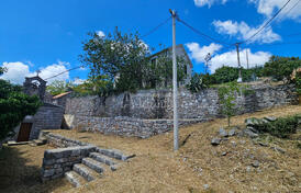 Каменный дом, Загора