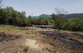 Просторный урбанизированный участок в Которе, в Дуб