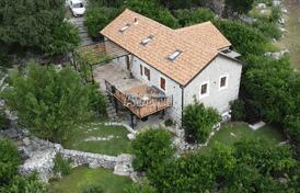 ПРОДАЕТСЯ: ОТРЕСТАВРИРОВАННЫЙ КАМЕННЫЙ ДОМ С ПОТРЯСАЮЩИМИ ВИДАМИ НА ГОРЫ И УНИКАЛЬНЫМ УЧАСТКОМ В ЧЕР