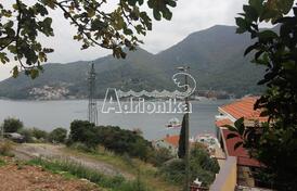 Двухэтажный дом в Каменари с видом на море