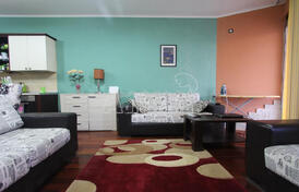 Квартира в здании с бассейном в 50 метрах от моря