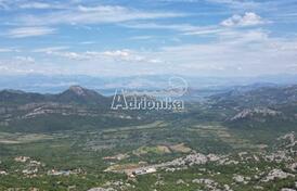 Большой участок земли с видом на озеро, Глухи До