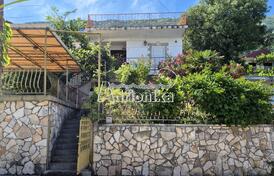 Продаётся дом с гаражом и видом на море в Сутоморе