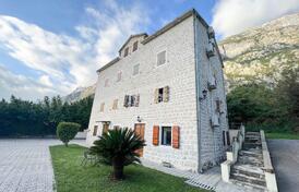 Просторная квартира в каменном доме в 100 метрах от моря, Доброта Котор