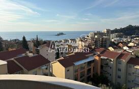 Эксклюзивная просторная квартира с потрясающим видом на море, Петровац