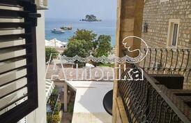 Просторная квартира с одной спальней на первой линии моря, Петровац