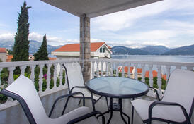 Дом в живописном районе Крашичи, идеально подходящий для комфортного проживания и отдыха