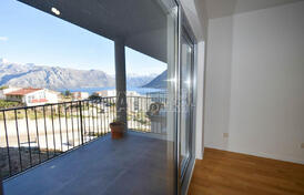 Две новые квартиры в Доброте с видом, бассейном и панорамной террасой