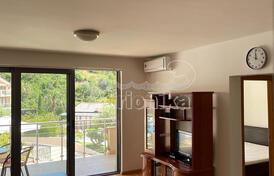 Квартира с двумя спальными комнатами в комплексе с бассейном