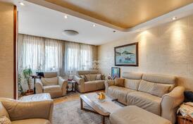 Дом в тихом районе Будвы с видом на море.