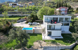 Трехэтажная вилла с бассейном и панорамным видом на море недалеко от Бара