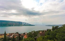 Трехэтажный таунхаус с потрясающим видом на море в Херцег-Нови