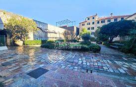 Трёхкомнатная квартира в Старом городе Котора на тихой и удобной локации