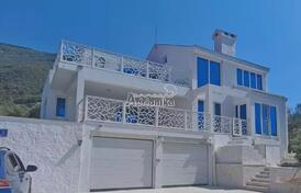 Полностью меблированная элегантная вилла с бассейном рядом с Portonovi, Дженовичи &mdash; Херцег-Нови