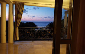 Дом в Сутоморе с большим участком и фантастическим видом на море в лучшем месте, в 50 м от пляжа!