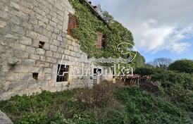 Красивый большой каменный дом под ремонт в Загоре, в 5 минутах от пляжа Яз