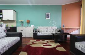 Квартира в здании с бассейном в 50 метрах от моря