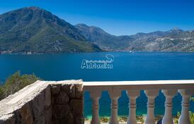 Трехуровневая вилла на берегу Которского залива