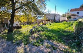 Большой участок с тремя домами под ремонт, Бар, Шушань