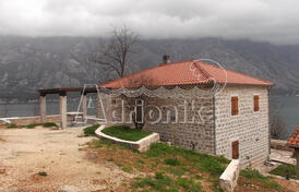 Каменный дом в Прчань