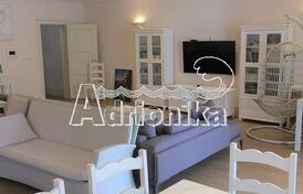 Современный дом в Столиве с бассейном